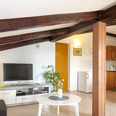 Lukeni-1 By Interhome * 维耶拉克